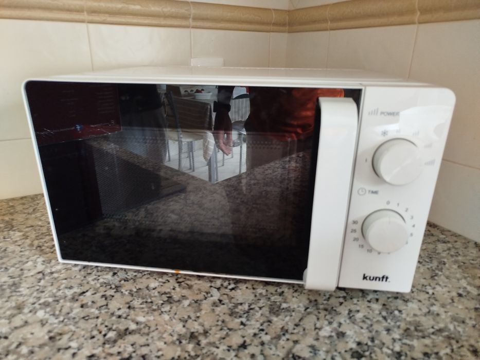Micro-ondas KUNFT KMW-4459 (20 L - Sem Grill - Branco)