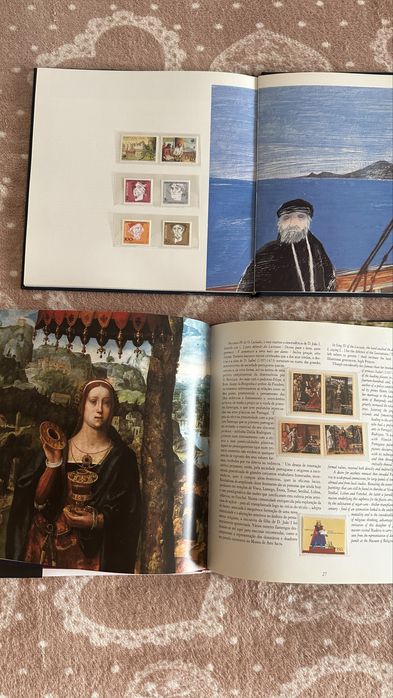 Dois livros com selos