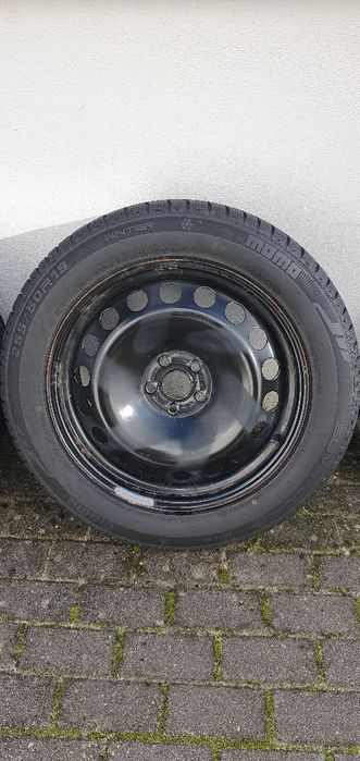 4 jantes com pneus semi-novos e tampões