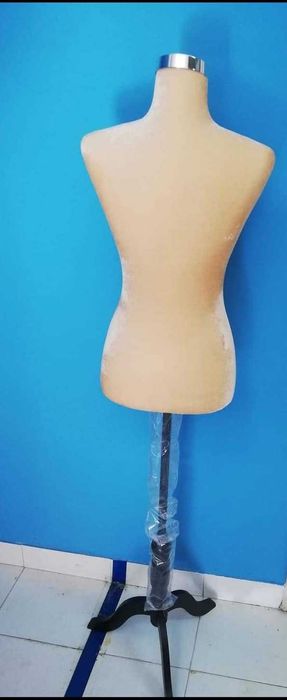 Manequim Feminino cor bege de Exposição e Costura Novo único portugal