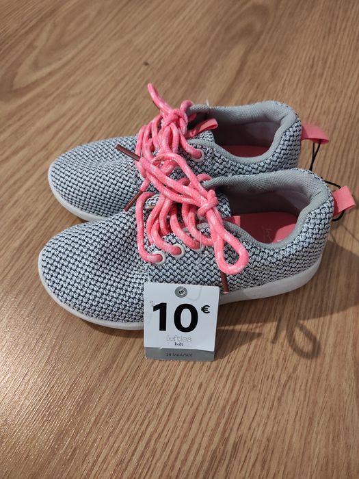 Ténis c/etiqueta para menina
