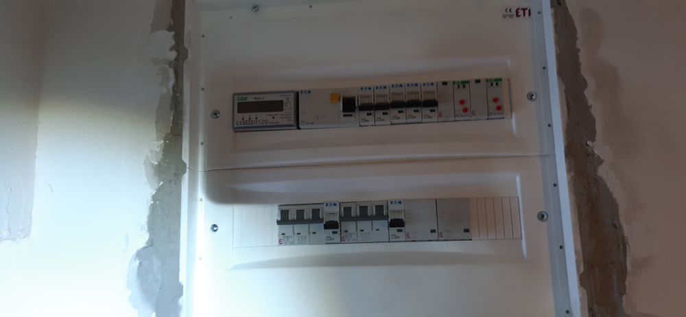 usługi elektryczne montaż instalacji elektrycznych