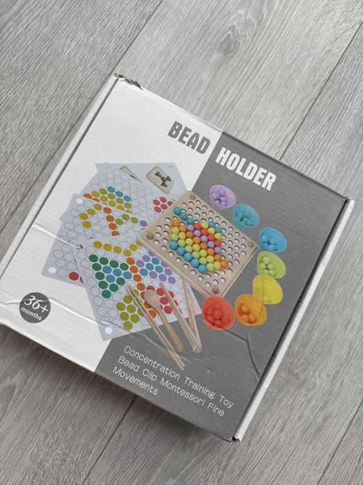 іграшка-сортер "Bead Holder" у стилі Монтессорі.
