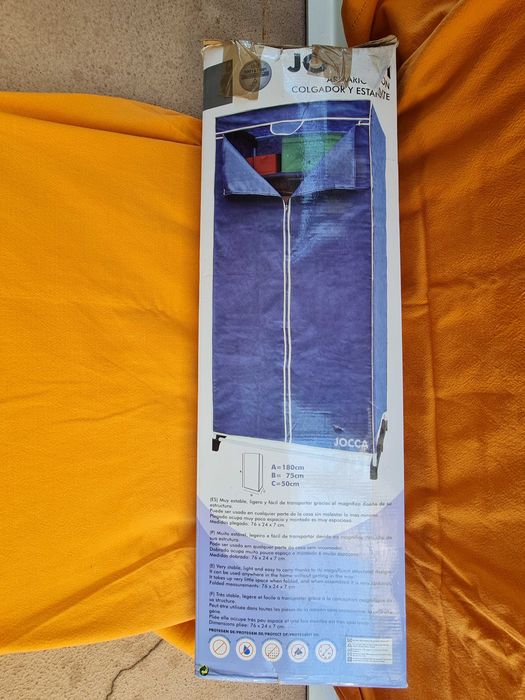 Roupeiro em tecido e estrutura tubular interna