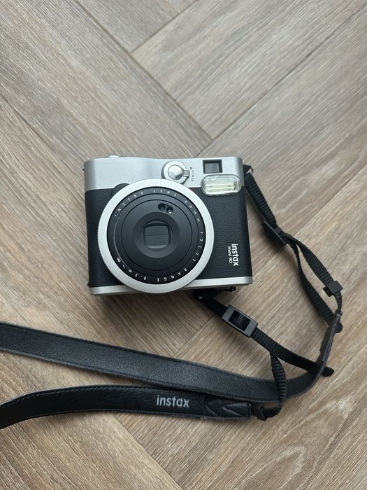 Фотокамера миттєвого друку Fujifilm Instax Mini 90 Black