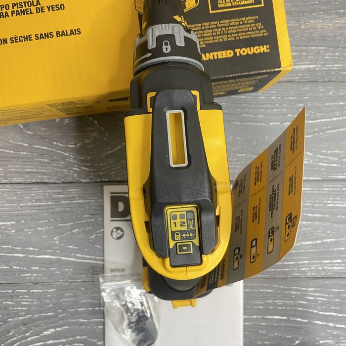 Безщітковий шуруповерт для гіпсокартону DeWALT DCF630 XR DCF620