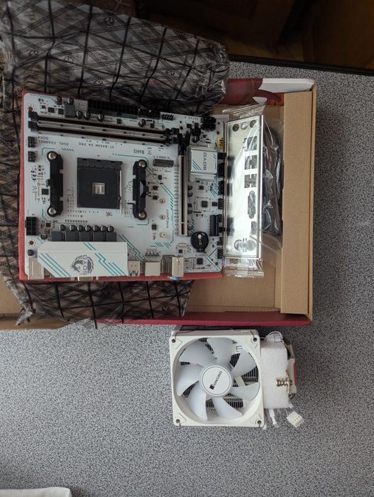 Материнська плата Soyo b450m + башня Jonsbo cr1400 argb white