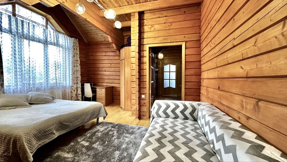 Продаж еко будинку з власним озером та соснами на території