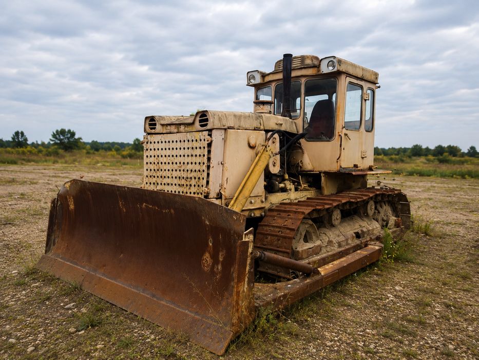 Продам бульдозер Т-130 у хорошому робочому стані.