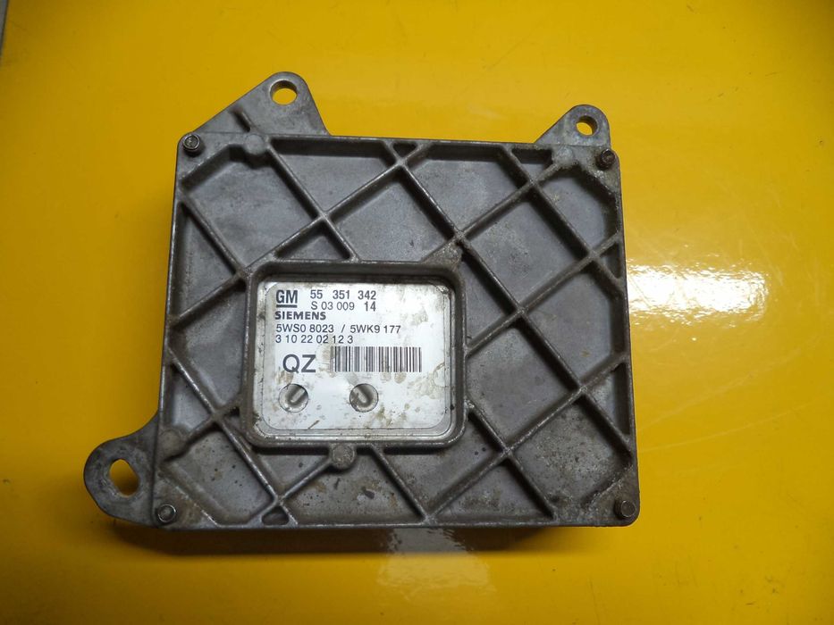 Блок управления двигателем Opel Vectra C (2,2) з 03-08 р.в.