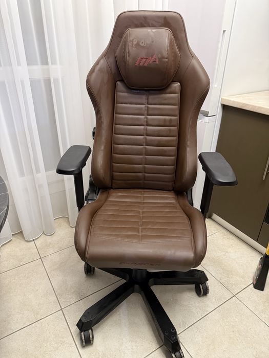 Продам игровое кресло dxracer master max