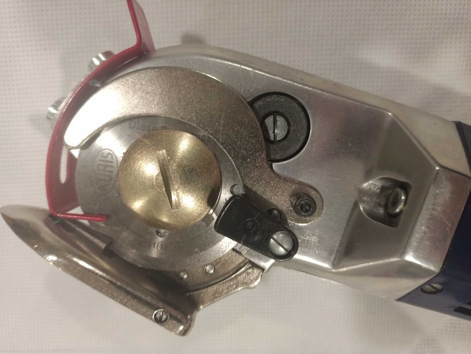 Máquina de corte de tecido com faca rotativa NOVITA Super