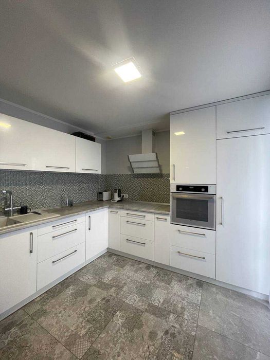 Продаж трикімнатної квартири 113 000$  поруч з парком