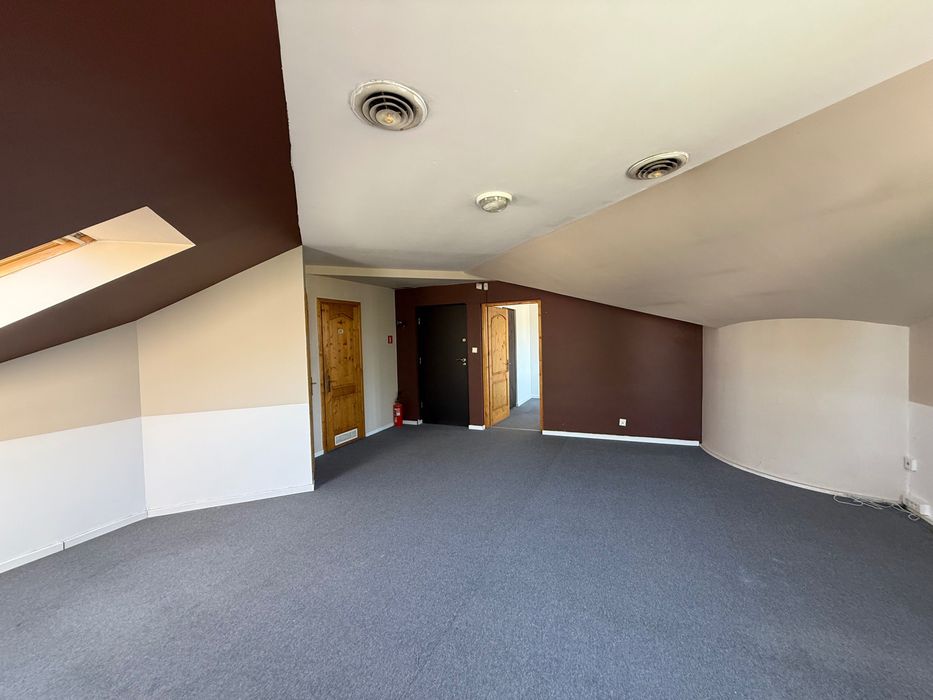 Do wynajęcia nowoczesny lokal biurowy 48 m² – Kraków, ul. Bajana