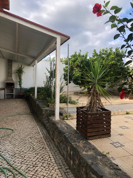 Moradia T4 com 2wcs + Garagem + jardim a 10minutos de Beja