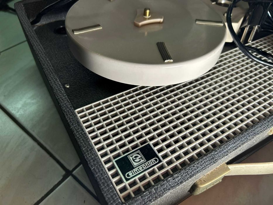 Gira-Discos Portátil Grundig Vintage – Raridade Alemã