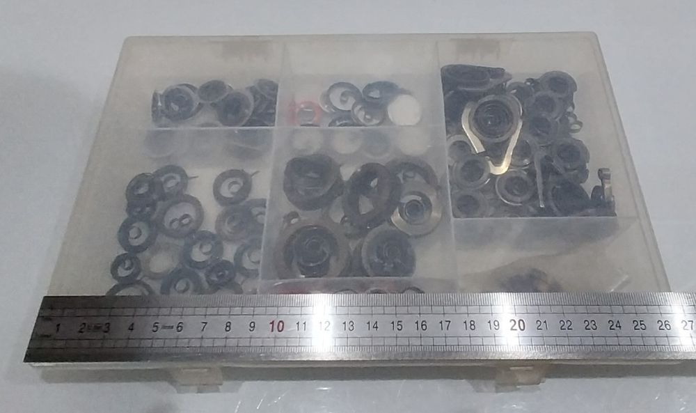 Caixa com cordas de Relógios para Relojoeiros