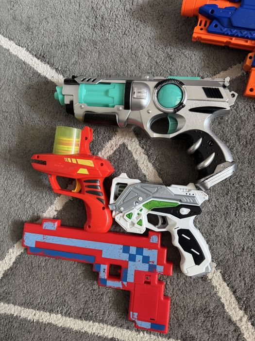 Пістолети, бластери nerf