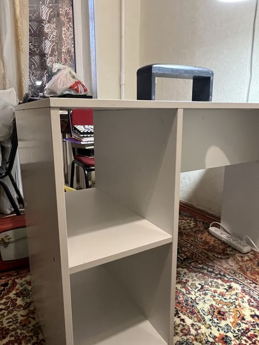 Стол маникюрный белый