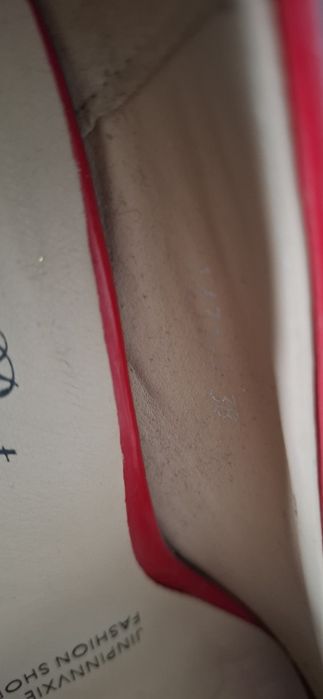 Szpilki damskie  czerwień  lakierowana  plus torebka kopertówka