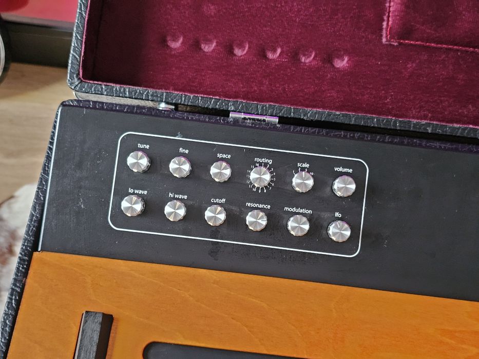 Eowave Persephone MK II – Analogowy Syntezator Monofoniczny