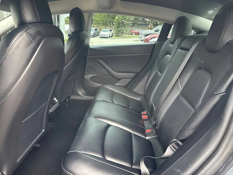 Tesla Model 3      2023