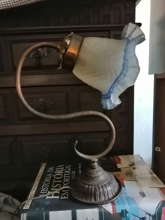 Candeeiro em latão antigo. Dá para  muita decoração.