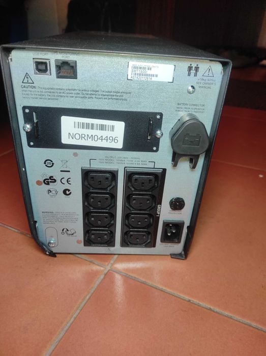 APC Smart-UPS SMT1500i a funcionar, testada com bateria