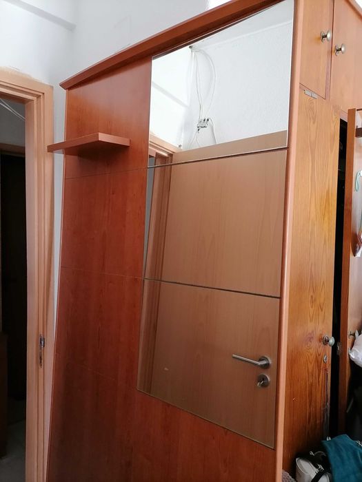 SUPER baixa de preço URGENTE. Cómoda e consolaCadeira ikea e mesa.