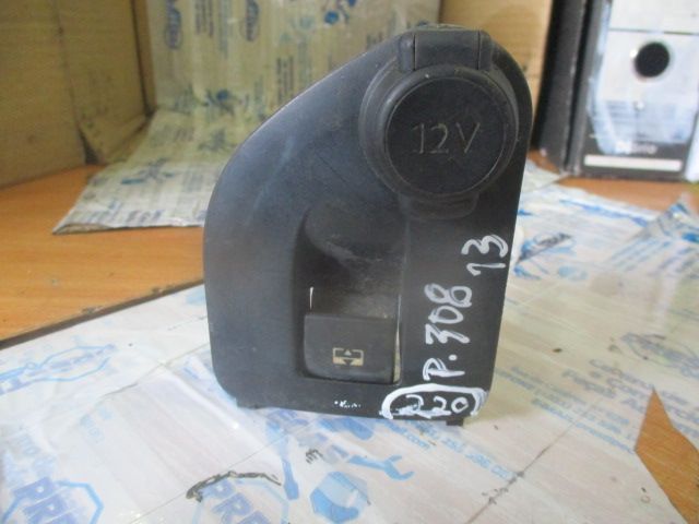 Interruptor 96565343XT PEUGEOT 308 2013  INTERRUPTOR DE TETO ELECTRICO PANORAMICO