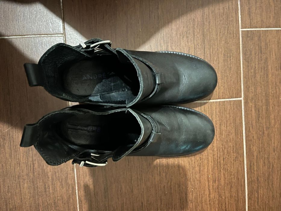 Botas em pele 40 em ótimas condições usados