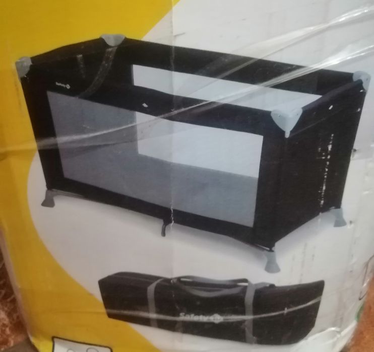 Cama de viagem para criança ou bebé.