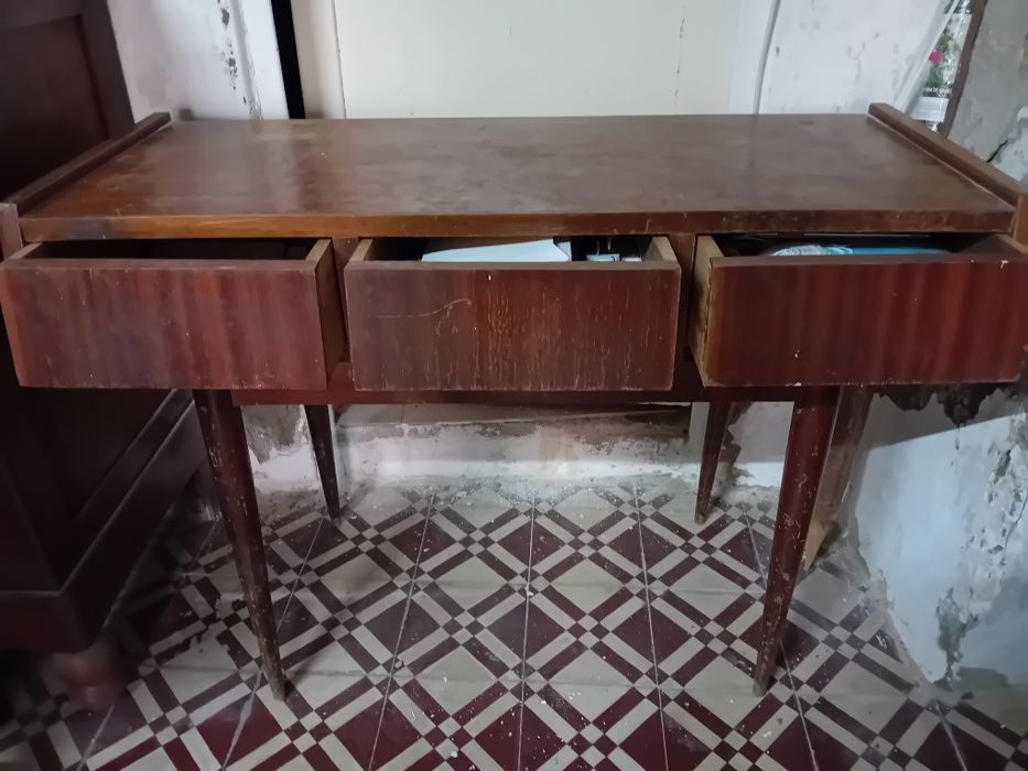 Comoda com três gavetas