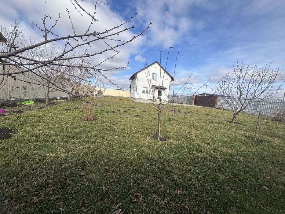 Продам житловий будинок з ремонтом та підвалом від власника