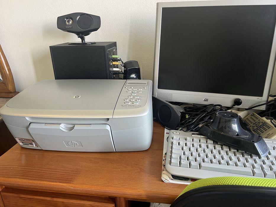 Desktop Computer and Sound System457722470691645442