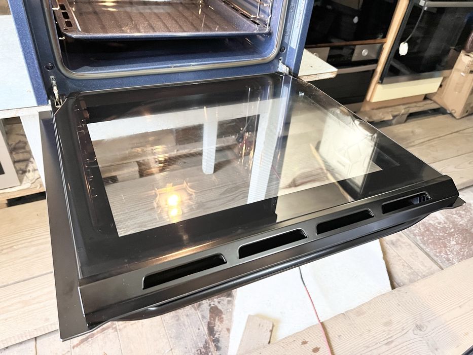 Духовка чорна Samsung (Малайзія)