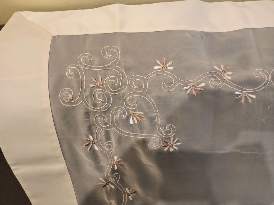 Obrus haftowany 175x135cm
