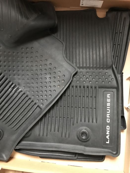 Коврики в салон Toyota Land Cruiser 300.