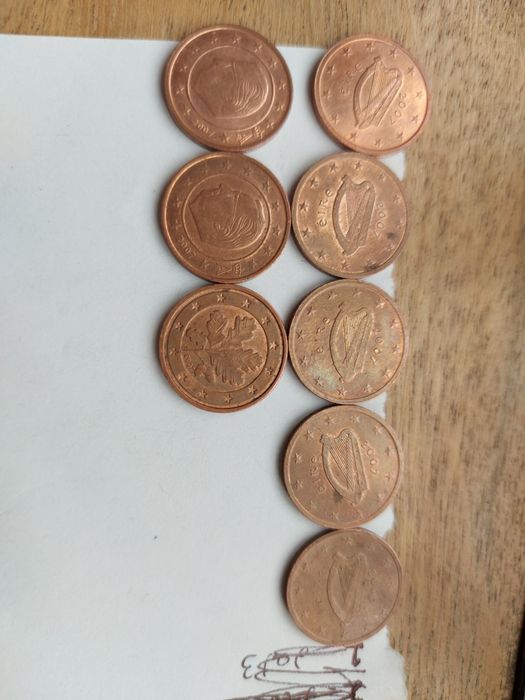 Moedas diferentes países com a data 2007