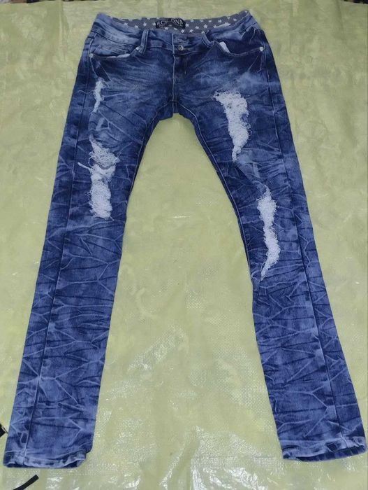 Джинси, модні рвані джинси