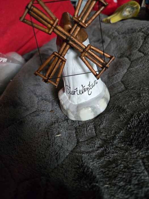 Figurka wiatrak stojący
