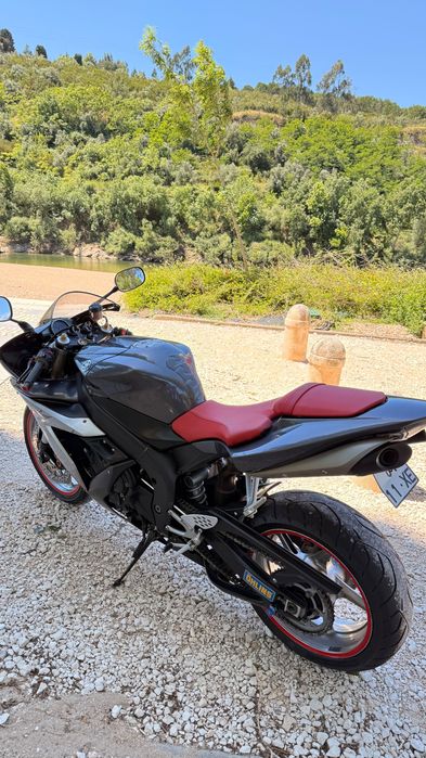 R1 2004 só pegar a acelerar!
