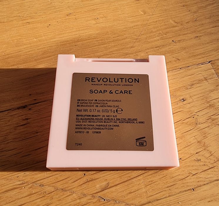 Revolution - mydełko do brwi.
