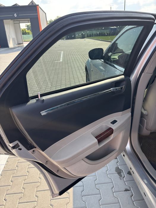 Крайслер 300с 2,72 обьем