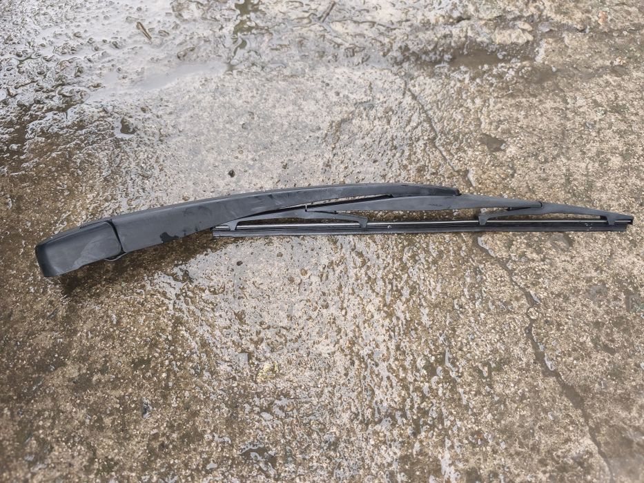 Продам задний дворник на nissan x-trail t31
