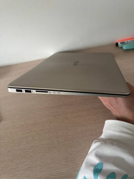 Ноутбук асус. Ідеальний стан