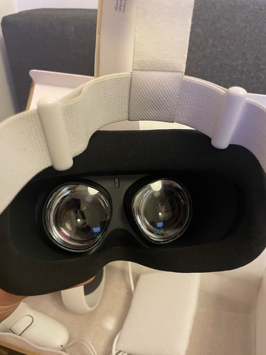 Óculos VR Meta Quest 2 - 64GB (Pouco Uso)