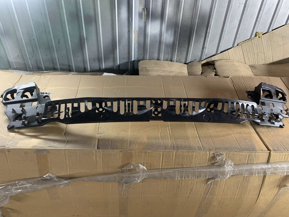 Направляюча задньего бампера (центральнa) M paket BMW 7  g11/g12  . )