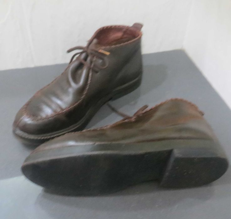 Botas Criança, 100% pele genuína, sola antiderrapante Nº 33