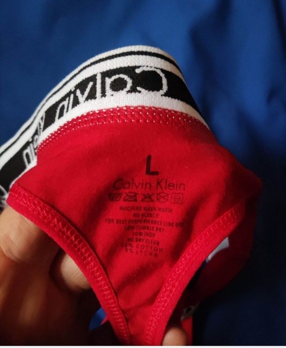 Majtki stringi Calvin Klein